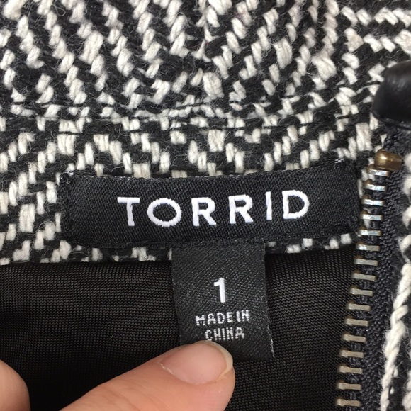 Torrid Black White Chevron Knit Zip Up Jacket - Picture 8 of 13